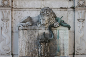 Histoire de Grenoble symbolisé par la Fontaine Au Lion