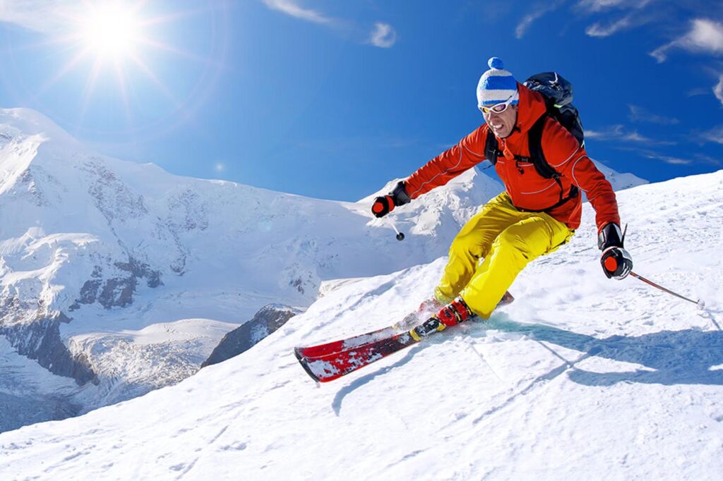 Skieur pratiquant dans une station de ski ensoleillée proche de Grenoble